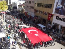 Kars'ta 'Şehitlere Saygı Yürüyüşü' 
